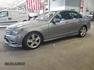 2011 Mercedes-Benz C 300 Sport z VIN WDDGF5EB8BF639219, wystawiony jako Copart lot #70527795 z przebiegiem 258 581 mil mil oraz Szkoda całkowita • Salvage title. Historia ofert i sprzedaży dostępna na DreamBid. Obrazek 1.
