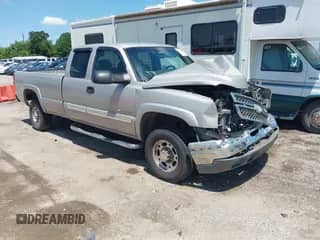2005 Chevrolet Silverado 2500HD Work Truck with VIN 1GCHC29U45E207285, listed as a IAAI auction lot 42377342 with 315,040 mi miles and . Bid and sale history available at DreamBid. Image 1.