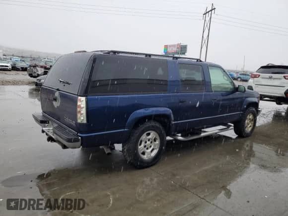 1996 Chevrolet Suburban z VIN 3GNFK16RXTG125871, wystawiony jako Copart lot #86401384 z przebiegiem 220 767 mil mil oraz Czysty tytuł • Clean title. Historia ofert i sprzedaży dostępna na DreamBid. Obrazek 3.