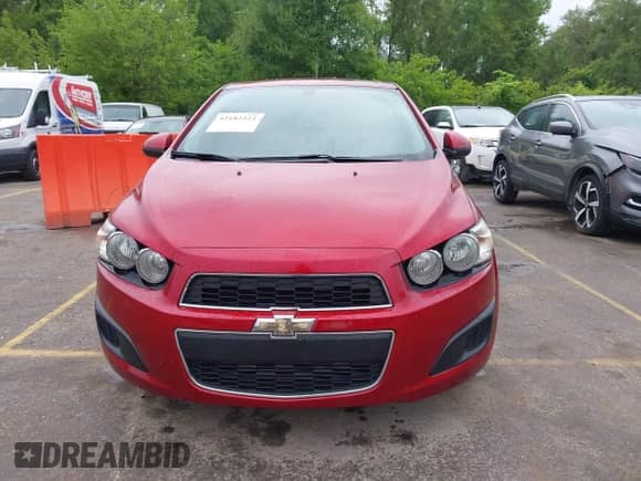 2014 Chevrolet Sonic LT z VIN 1G1JC5SB8E4231275, wystawiony jako IAAI lot #42182323 z przebiegiem 85 516 mil mil oraz . Historia ofert i sprzedaży dostępna na DreamBid. Obrazek 12.