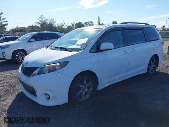 2013 Toyota Sienna SE with VIN 5TDXK3DC5DS366957, listed as a IAAI auction lot 43209813 with 251,865 mi miles and . Bid and sale history available at DreamBid. Image 2.