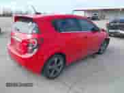 2016 Chevrolet Sonic RS z VIN 1G1JG6SB6G4168724, wystawiony jako IAAI lot #41363232 z przebiegiem 99 818 mil mil oraz . Historia ofert i sprzedaży dostępna na DreamBid. Obrazek 4.