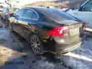 2018 Volvo S60 Inscription с VIN LYV402TKXJB179615, выставлен на аукционе IAAI как лот 41410095 с пробегом 181 529 миль миль и . История ставок и продаж доступна на DreamBid. Изображение 3.