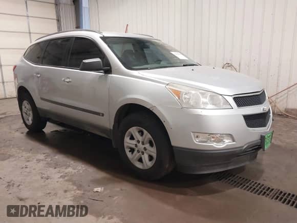 2010 Chevrolet Traverse LS z VIN 1GNLREED4AS105102, wystawiony jako IAAI lot #42628180 z przebiegiem 213 124 mil mil oraz . Historia ofert i sprzedaży dostępna na DreamBid. Obrazek 1.