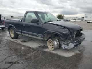 2001 Chevrolet S-10 с VIN 1GCCS145718246145, выставлен на аукционе Copart как лот 82129225 с пробегом 190 547 миль миль и Списание • Salvage title. История ставок и продаж доступна на DreamBid. Изображение 4.