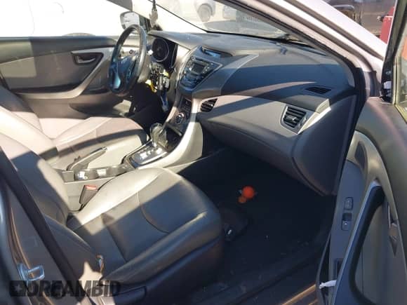 2013 Hyundai Elantra GLS z VIN KMHDH4AE7DU933674, wystawiony jako IAAI lot #41552065 z przebiegiem 129 619 mil mil oraz . Historia ofert i sprzedaży dostępna na DreamBid. Obrazek 5.