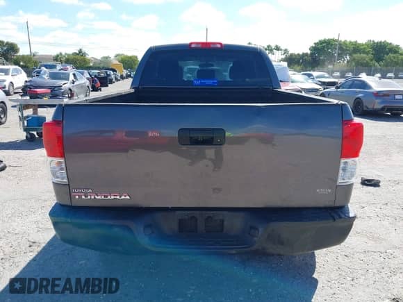 2012 Toyota Tundra z VIN 5TFRU5F19CX026861, wystawiony jako IAAI lot #41827542 z przebiegiem 135 428 mil mil oraz . Historia ofert i sprzedaży dostępna na DreamBid. Obrazek 16.