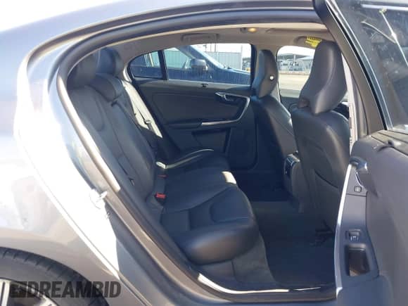2017 Volvo S60 Inscription с VIN LYV402HK7HB120640, выставлен на аукционе IAAI как лот 41583114 с пробегом 71 884 миль миль и . История ставок и продаж доступна на DreamBid. Изображение 8.