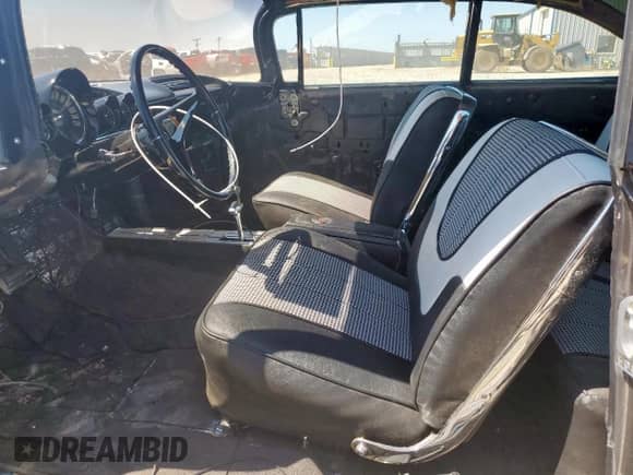 1960 Chevrolet Impala с VIN 01837S121146, выставлен на аукционе Copart как лот 80715075 с пробегом 6 993 миль миль и Списание • Salvage title. История ставок и продаж доступна на DreamBid. Изображение 7.