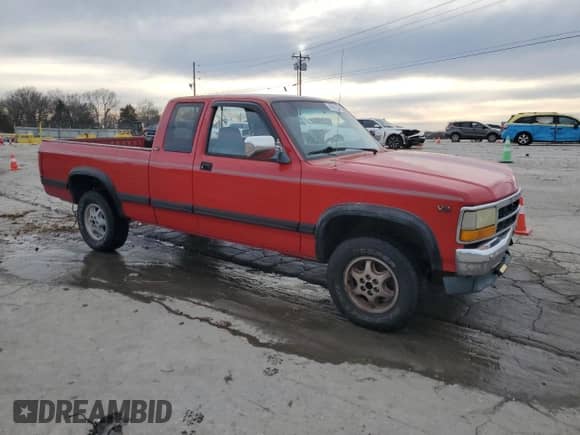 1995 Dodge Dakota с VIN 1B7GG23XXSS377120, выставлен на аукционе Copart как лот 44940945 с пробегом 219 117 миль миль и Списание • Salvage title. История ставок и продаж доступна на DreamBid. Изображение 4.