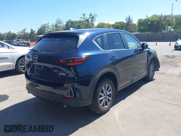 2023 Mazda CX-5 S Carbon Edition z VIN JM3KFBCMXP0282649, wystawiony jako IAAI lot #42784337 z przebiegiem 25 589 mil mil oraz . Historia ofert i sprzedaży dostępna na DreamBid. Obrazek 4.