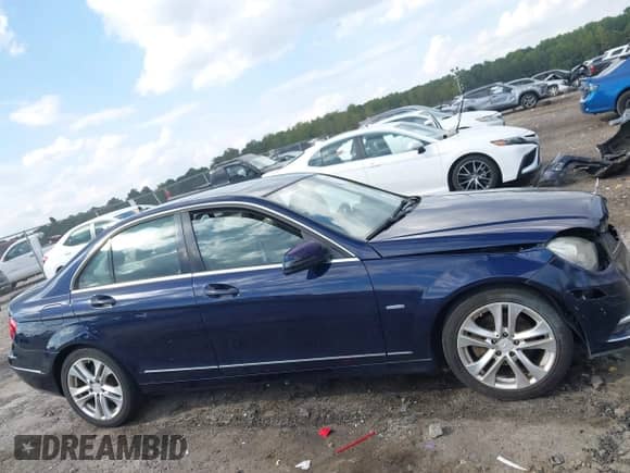 2012 Mercedes-Benz C 250 Sport с VIN WDDGF4HB7CR197331, выставлен на аукционе IAAI как лот 43288259 с пробегом 111 302 миль миль и . История ставок и продаж доступна на DreamBid. Изображение 13.