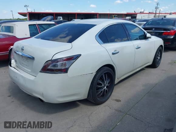 2014 Nissan Maxima SV с VIN 1N4AA5AP9EC486796, выставлен на аукционе IAAI как лот 43016596 с пробегом 168 055 миль миль и . История ставок и продаж доступна на DreamBid. Изображение 4.