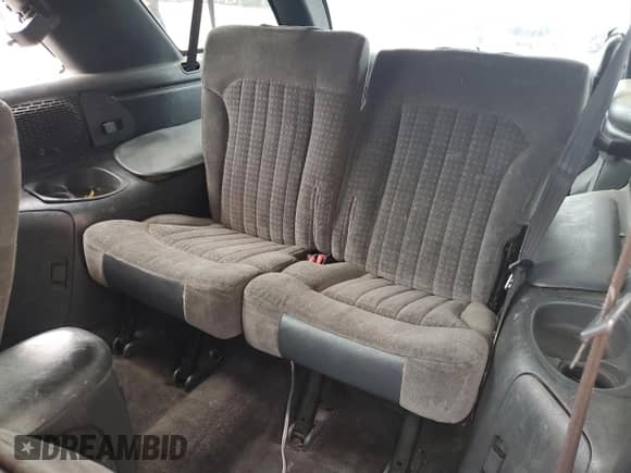 2002 Chevrolet Blazer LS с VIN 1GNCS18WX2K134115, выставлен на аукционе Copart как лот 70031785 с пробегом 179 669 миль миль и На запчасти • Non repairable. История ставок и продаж доступна на DreamBid. Изображение 11.