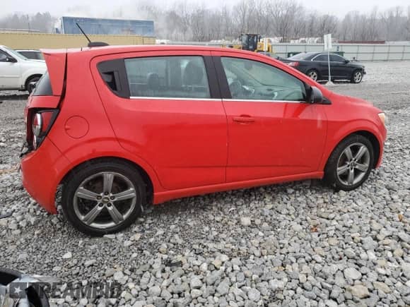 2015 Chevrolet Sonic RS z VIN 1G1JH6SB6F4116201, wystawiony jako Copart lot #85675864 z przebiegiem 86 670 mil mil oraz Czysty tytuł • Clean title. Historia ofert i sprzedaży dostępna na DreamBid. Obrazek 3.