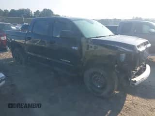 2020 Toyota Tundra SR5 с VIN 5TFEY5F10LX261975, выставлен на аукционе IAAI как лот 43262599 с пробегом 59 051 миль миль и . История ставок и продаж доступна на DreamBid. Изображение 1.