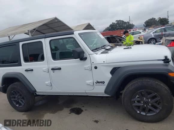 2025 Jeep Wrangler Willys z VIN 1C4PJXDN0SW555394, wystawiony jako IAAI lot #43321086 z przebiegiem 5 204 mil mil oraz . Historia ofert i sprzedaży dostępna na DreamBid. Obrazek 13.