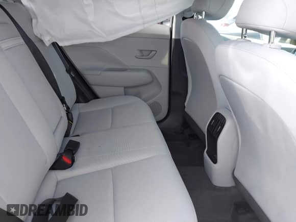 2025 Hyundai Kona SEL z VIN KM8HB3AB5SU273814, wystawiony jako IAAI lot #43008032 z przebiegiem 1 564 mil mil oraz . Historia ofert i sprzedaży dostępna na DreamBid. Obrazek 8.