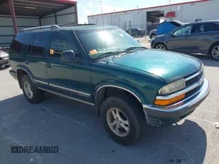 1998 Chevrolet Blazer LS z VIN 1GNDT13W9W2216366, wystawiony jako IAAI lot #42749884 z przebiegiem Nie podano mil oraz . Historia ofert i sprzedaży dostępna na DreamBid. Obrazek 1.