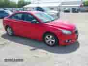 2012 Chevrolet Cruze 1LT z VIN 1G1PF5SC7C7353003, wystawiony jako IAAI lot #43048651 z przebiegiem 127 790 mil mil oraz . Historia ofert i sprzedaży dostępna na DreamBid. Obrazek 1.