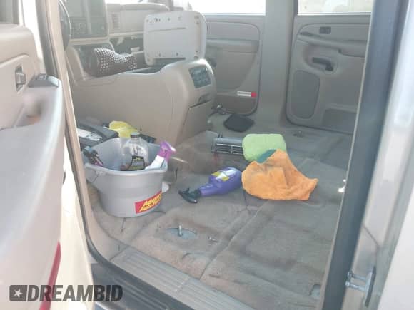 2005 Chevrolet Suburban LT with VIN 3GNEC16Z35G218324, listed as a IAAI auction lot 42544947 with Not provided miles and . Bid and sale history available at DreamBid. Image 8.
