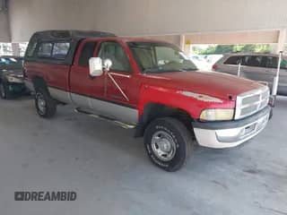 1998 Dodge 2500 z VIN 1B7KF2366WJ229255, wystawiony jako IAAI lot #43104314 z przebiegiem 117 785 mil mil oraz . Historia ofert i sprzedaży dostępna na DreamBid. Obrazek 1.