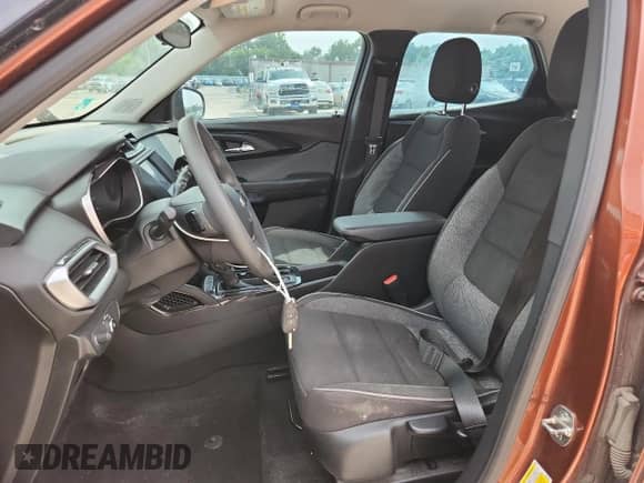 2021 Chevrolet TrailBlazer LS с VIN KL79MMS20MB019494, выставлен на аукционе Copart как лот 67767545 с пробегом 76 737 миль миль и Списание • Salvage title. История ставок и продаж доступна на DreamBid. Изображение 7.