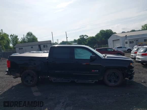 2017 Chevrolet Silverado 1500 LTZ z VIN 3GCUKSEJ0HG321648, wystawiony jako IAAI lot #42701782 z przebiegiem 143 515 mil mil oraz . Historia ofert i sprzedaży dostępna na DreamBid. Obrazek 13.