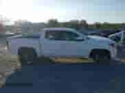 2024 Toyota Tacoma SR5 z VIN 3TMKB5FN9RM014265, wystawiony jako IAAI lot #41653742 z przebiegiem 4 772 mil mil oraz . Historia ofert i sprzedaży dostępna na DreamBid. Obrazek 14.