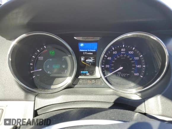 2014 Hyundai Sonata с VIN KMHEC4A49EA116705, выставлен на аукционе Copart как лот 80913035 с пробегом 137 227 миль миль и Списание • Salvage title. История ставок и продаж доступна на DreamBid. Изображение 9.