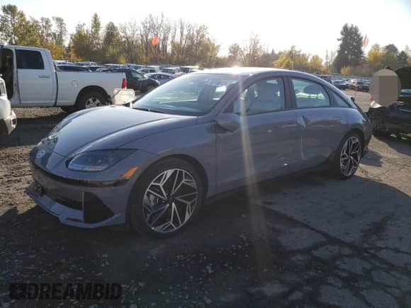 2023 Hyundai Ioniq 6 Preferred с VIN KMHM34ACXPA022600, выставлен на аукционе Copart как лот 75378813 с пробегом 3 119 миль миль и . История ставок и продаж доступна на DreamBid. Изображение 1.