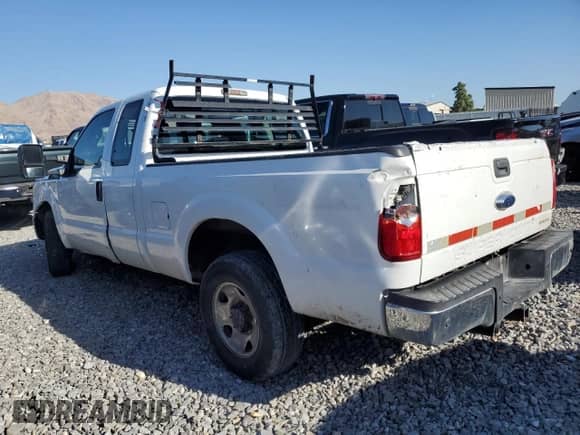 2013 Ford F-250 XL z VIN 1FT7X2A64DEA52619, wystawiony jako Copart lot #56963475 z przebiegiem 187 519 mil mil oraz Czysty tytuł • Clean title. Historia ofert i sprzedaży dostępna na DreamBid. Obrazek 2.