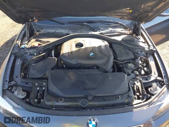 2019 BMW 4 Series 430i xDrive z VIN WBA4J3C56KBL10486, wystawiony jako IAAI lot #43197486 z przebiegiem 57 378 mil mil oraz . Historia ofert i sprzedaży dostępna na DreamBid. Obrazek 10.