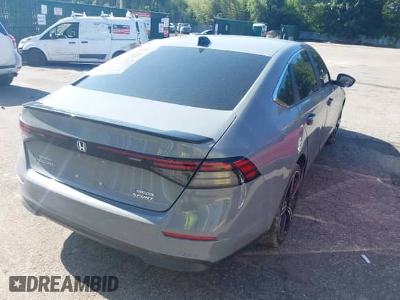 2024 Honda Accord Touring z VIN 1HGCY2F88RA092210, wystawiony jako IAAI lot #42564329 z przebiegiem 35 037 mil mil oraz . Historia ofert i sprzedaży dostępna na DreamBid. Obrazek 4.