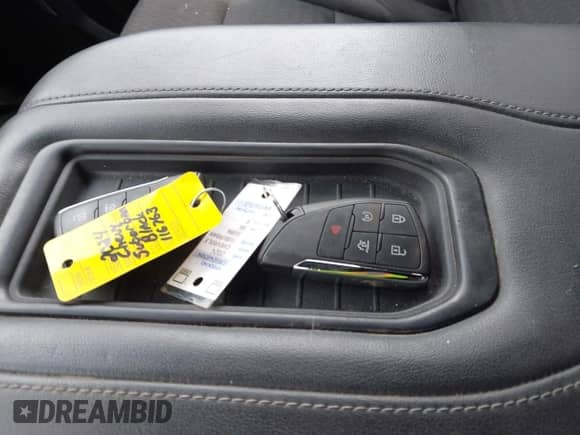 2024 Chevrolet Suburban LS z VIN 1GNSKBKD7RR116763, wystawiony jako IAAI lot #42744546 z przebiegiem 28 402 mil mil oraz . Historia ofert i sprzedaży dostępna na DreamBid. Obrazek 11.