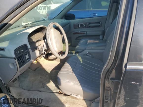 1996 Chevrolet Caprice z VIN 1G1BL82P2TR106404, wystawiony jako Copart lot #74213214 z przebiegiem 156 588 mil mil oraz Szkoda całkowita • Salvage title. Historia ofert i sprzedaży dostępna na DreamBid. Obrazek 7.
