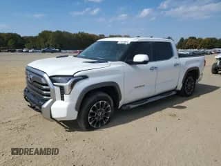 2023 Toyota Tundra Limited Hybrid z VIN 5TFJC5DBXPX022822, wystawiony jako Copart lot #77610044 z przebiegiem 32 908 mil mil oraz Szkoda całkowita • Salvage title. Historia ofert i sprzedaży dostępna na DreamBid. Obrazek 1.