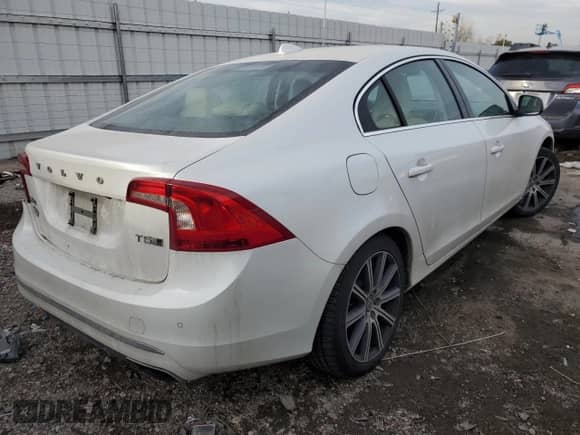 2018 Volvo S60 Inscription Platinum с VIN LYV402TMXJB157406, выставлен на аукционе Copart как лот 43436405 с пробегом 114 480 миль миль и Списание • Salvage title. История ставок и продаж доступна на DreamBid. Изображение 3.
