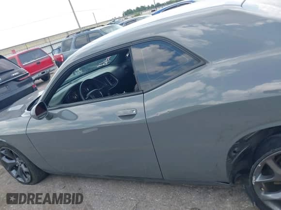 2017 Dodge Challenger SXT Plus z VIN 2C3CDZAGXHH601302, wystawiony jako IAAI lot #43076402 z przebiegiem 66 660 mil mil oraz . Historia ofert i sprzedaży dostępna na DreamBid. Obrazek 14.