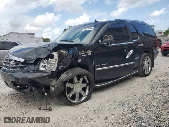 2011 Cadillac Escalade Luxury with VIN 1GYS4BEF8BR287618, listed as a Copart auction lot 70679595 with 133,090 mi miles and Salvage title. Bid and sale history available at DreamBid. Image 1.