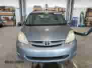 2010 Toyota Sienna XLE с VIN 5TDYK4CC3AS322737, выставлен на аукционе Copart как лот 71288485 с пробегом 307 807 миль миль и Списание • Salvage title. История ставок и продаж доступна на DreamBid. Изображение 5.