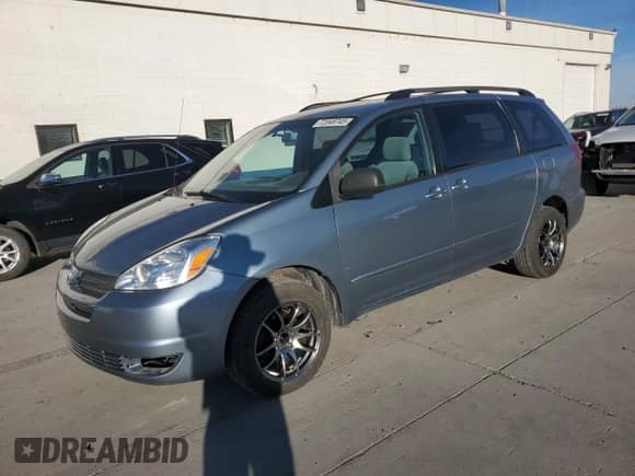 2005 Toyota Sienna LE with VIN 5TDBA23C65S039431, listed as a Copart auction lot 72048745 with 275,637 mi miles and Salvage title. Bid and sale history available at DreamBid. Image 1.
