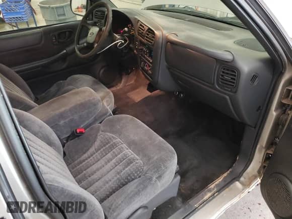 2001 Chevrolet S-10 с VIN 1GCCS14541K101678, выставлен на аукционе Copart как лот 70890865 с пробегом 173 389 миль миль и Списание • Salvage title. История ставок и продаж доступна на DreamBid. Изображение 8.