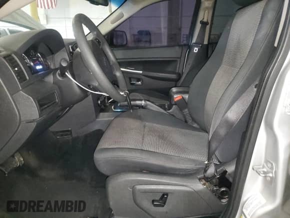 2010 Jeep Grand Cherokee Laredo с VIN 1J4PR4GKXAC127433, выставлен на аукционе Copart как лот 86221175 с пробегом 175 643 миль миль и Списание • Salvage title. История ставок и продаж доступна на DreamBid. Изображение 7.