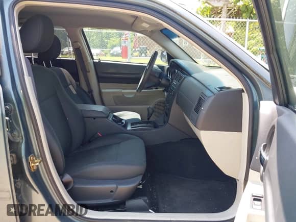2005 Dodge Magnum SE with VIN 2D4FV48T35H624544, listed as a IAAI auction lot 42405272 with 245,529 mi miles and . Bid and sale history available at DreamBid. Image 5.