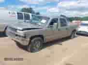 2002 Chevrolet Silverado 1500HD LS z VIN 1GCGK13U52F227116, wystawiony jako IAAI lot #42382447 z przebiegiem 305 548 mil mil oraz . Historia ofert i sprzedaży dostępna na DreamBid. Obrazek 2.