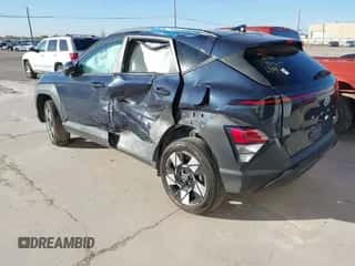 2025 Hyundai Kona SEL with VIN KM8HBCAB3SU241945, listed as a IAAI auction lot 43505676 with 28,042 mi miles and . Bid and sale history available at DreamBid. Image 3.