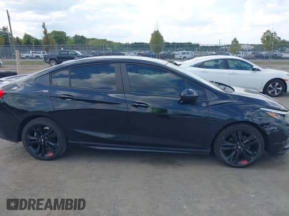 2018 Chevrolet Cruze LT z VIN 1G1BE5SM1J7159196, wystawiony jako IAAI lot #43227453 z przebiegiem 177 800 mil mil oraz . Historia ofert i sprzedaży dostępna na DreamBid. Obrazek 13.