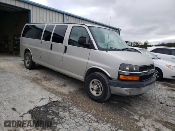 2007 Chevrolet Express Passenger with VIN 1GAHG39U571249655, listed as a Copart auction lot 86266555 with 248,724 mi miles and Clean title. Bid and sale history available at DreamBid. Image 4.
