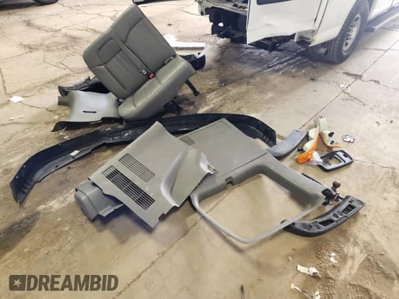 2017 Chevrolet Express Passenger LS с VIN 1GAWGEFG0H1345437, выставлен на аукционе Copart как лот 70468785 с пробегом 71 835 миль миль и Чистый • Clean title. История ставок и продаж доступна на DreamBid. Изображение 13.